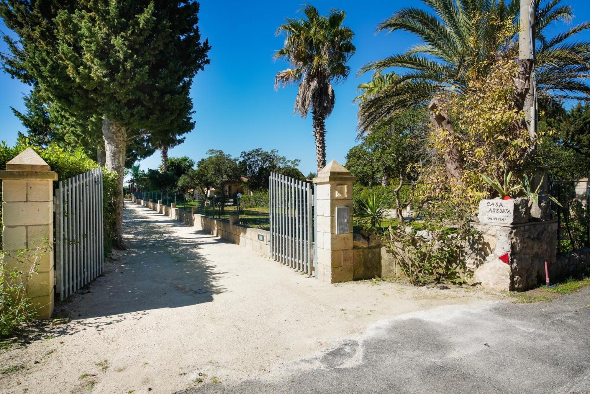 Casa Vacanza Assunta Melendugno Bagian luar foto